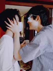 女子衣服一件不剩